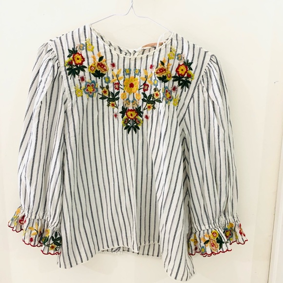 Zara Tops - Zara embroidered blouse